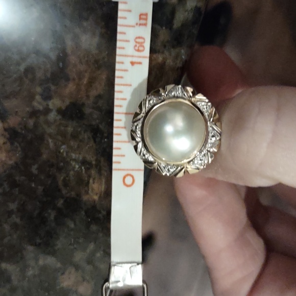 Mabe Pearl ring 14 karat yellow gold, accent diamonds - Picture 11 of 12